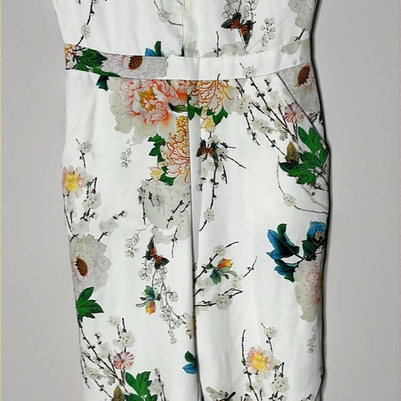 MISGUIDED Women’s Plunge Floral Vneckline Jumpsuit Size 10.  ((B5)) - Picture 6 of 12